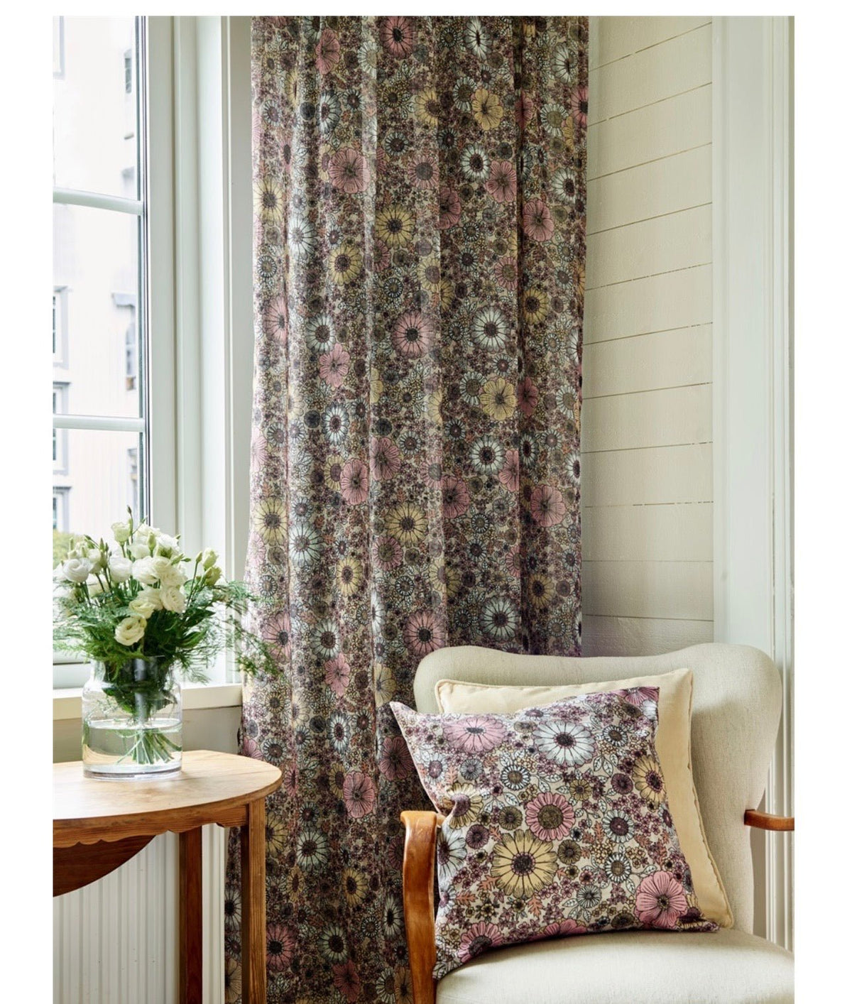 Alva gardiner i ljusgrönt, 250 cm - Nordiska Hemtextil