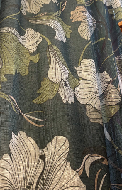 Lilly multi-length green. 140x250cm