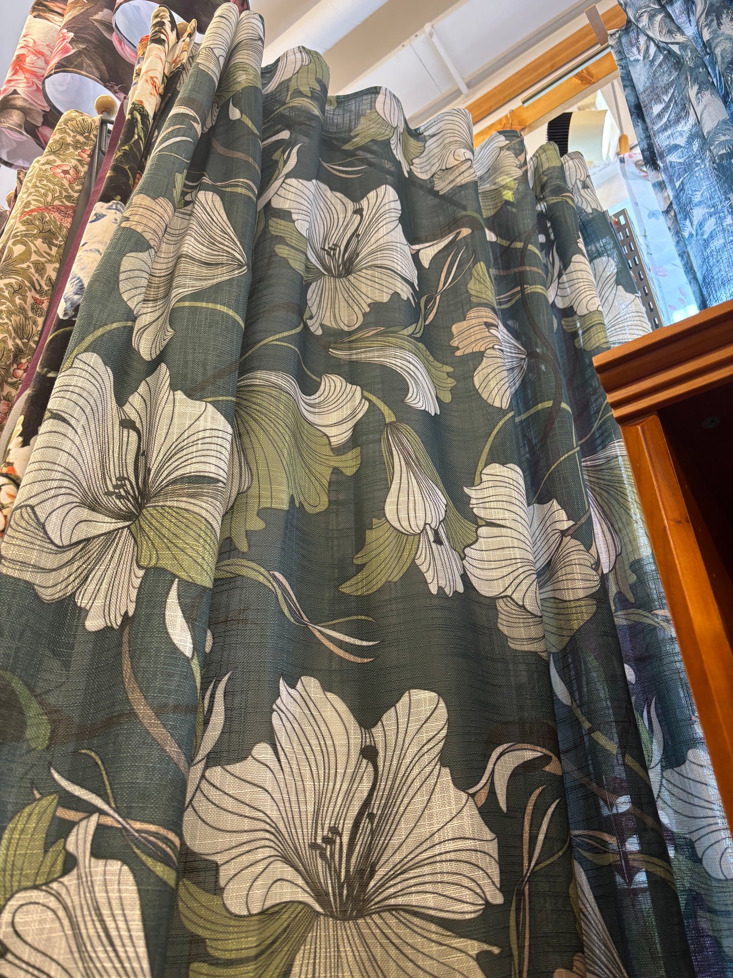Lilly multi-length green. 140x250cm