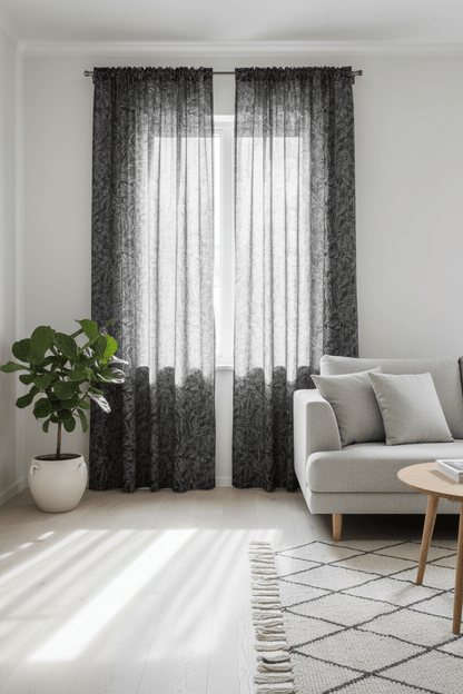 Blake multilängder gardiner – Lövmönstrade slub-gardiner i svart - Nordiska Hemtextil